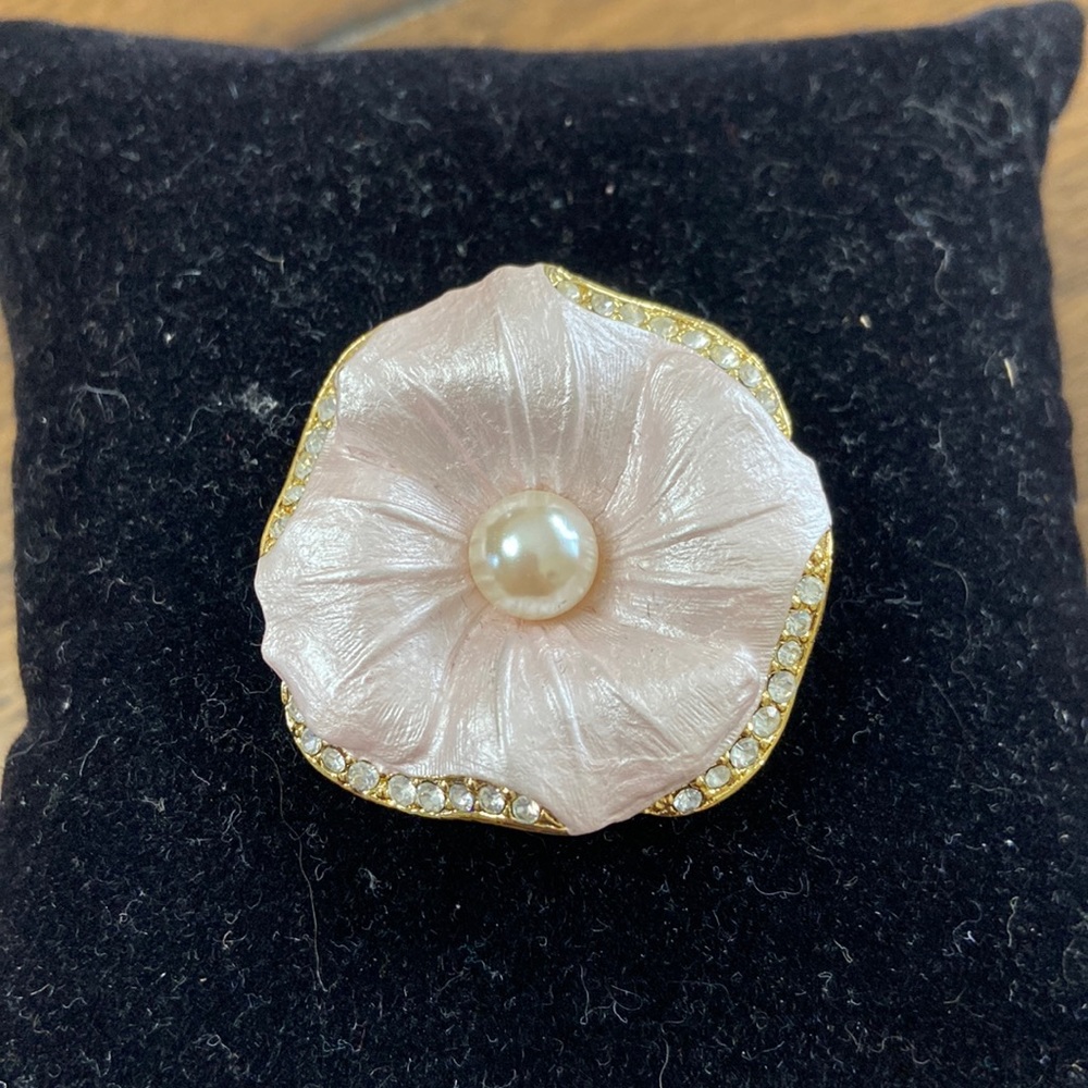 Brooch and pendant in enamel gold pearl and rhinestone